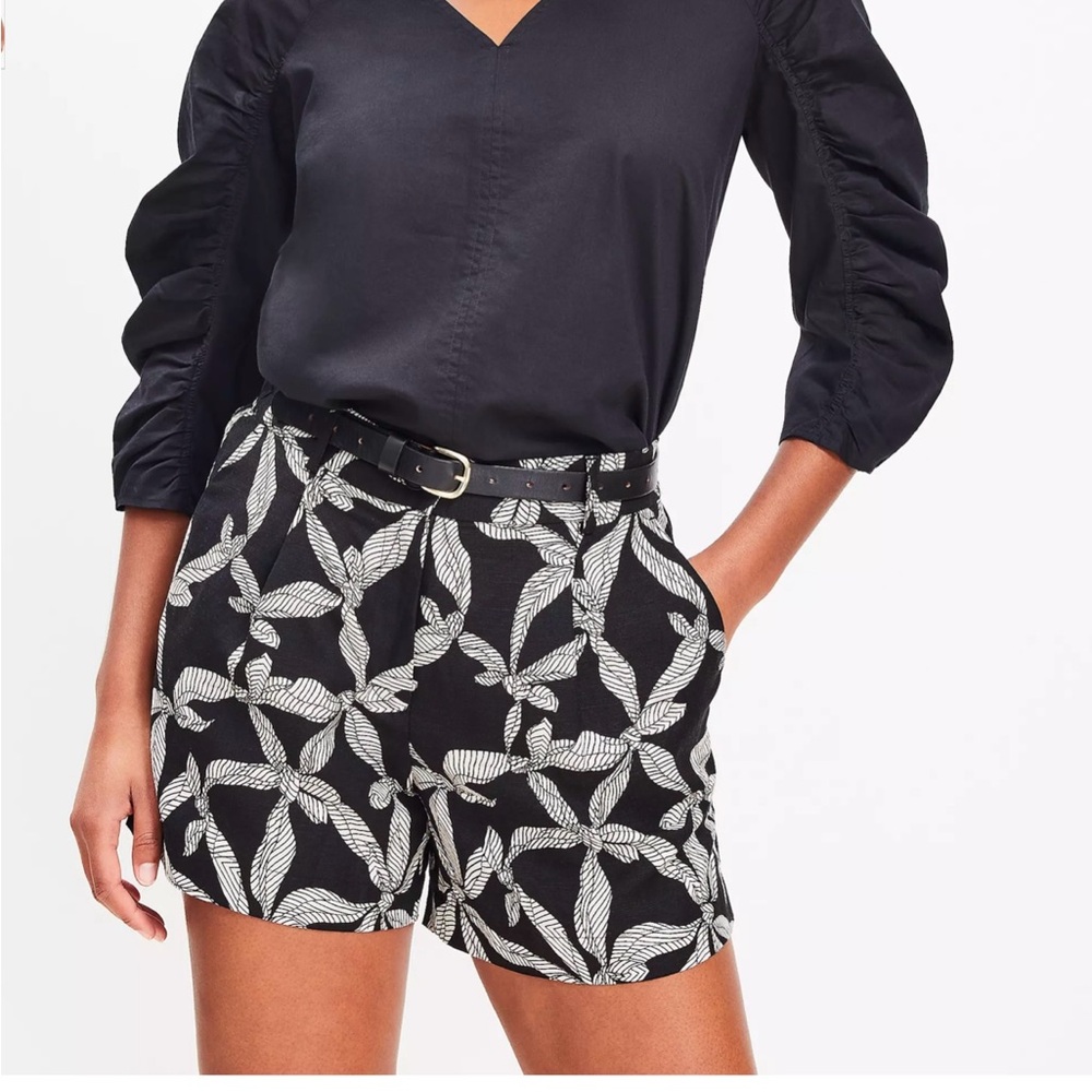 NWT Loft Linen Blend Pleated Shorts